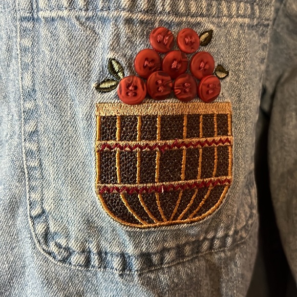 CJ Banks Denim Shirt -Button Up Embroidered/ buttons trim Sz M - Picture 2 of 9